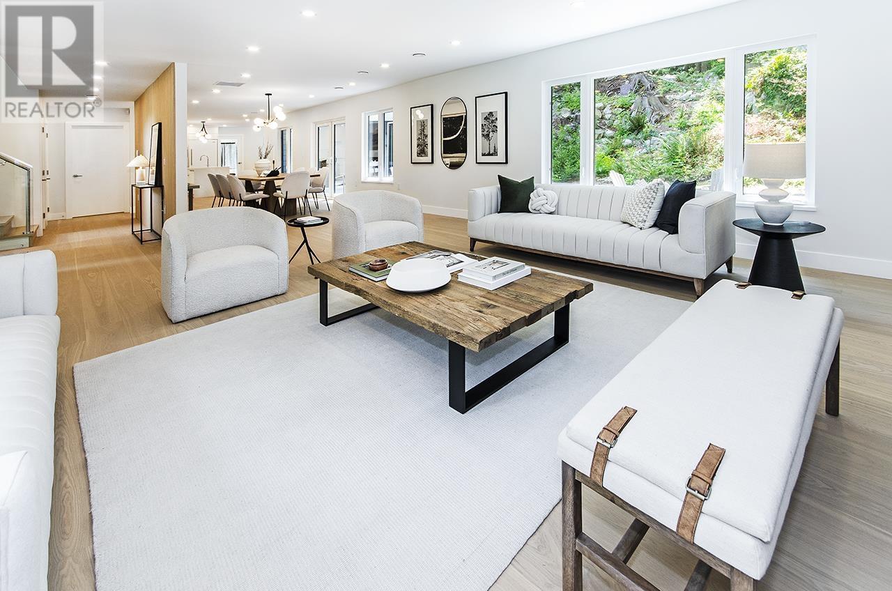 Photo 7 of 4002 Bayridge Avenue, West Vancouver BC