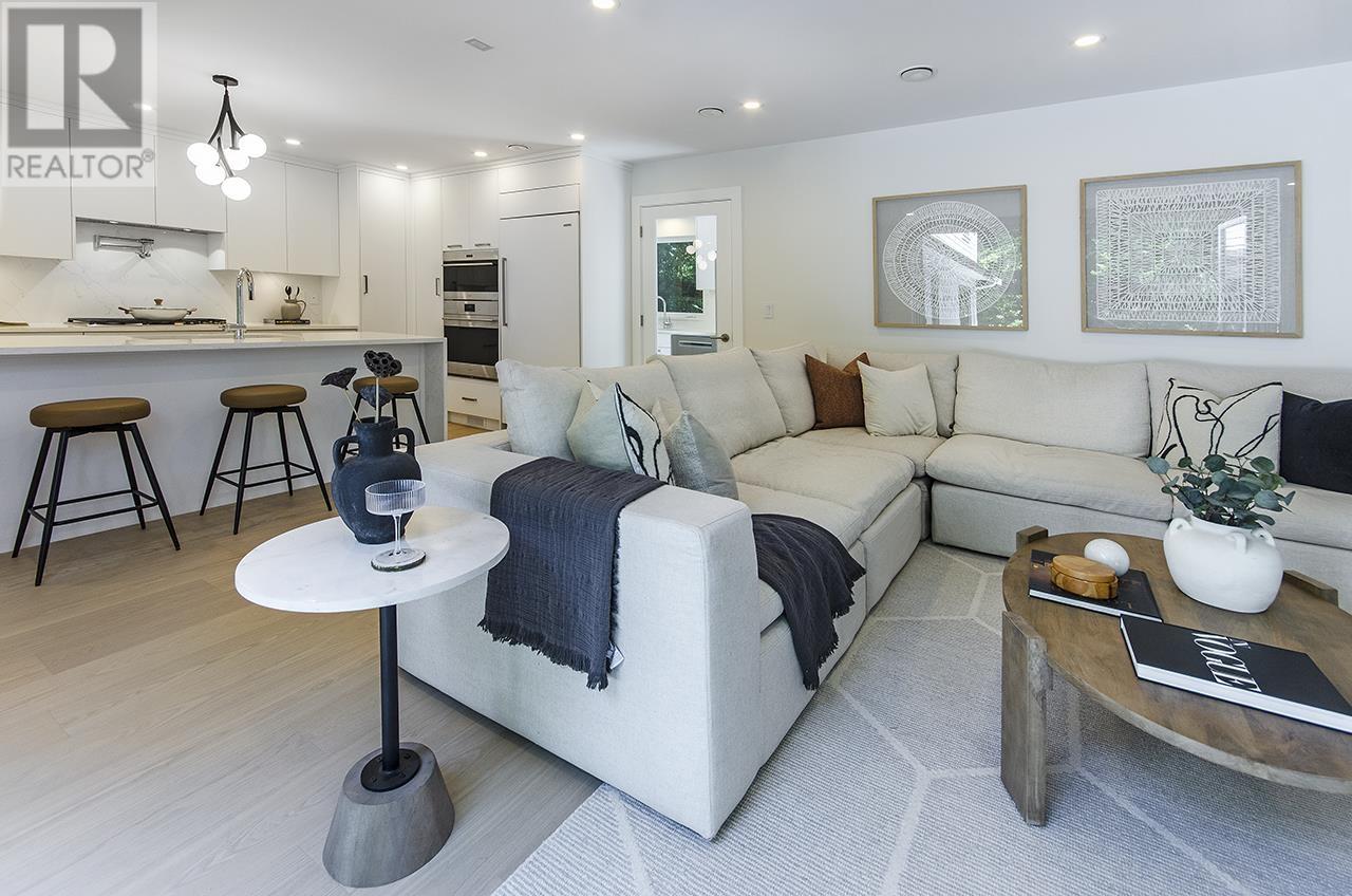 Photo 18 of 4002 Bayridge Avenue, West Vancouver BC
