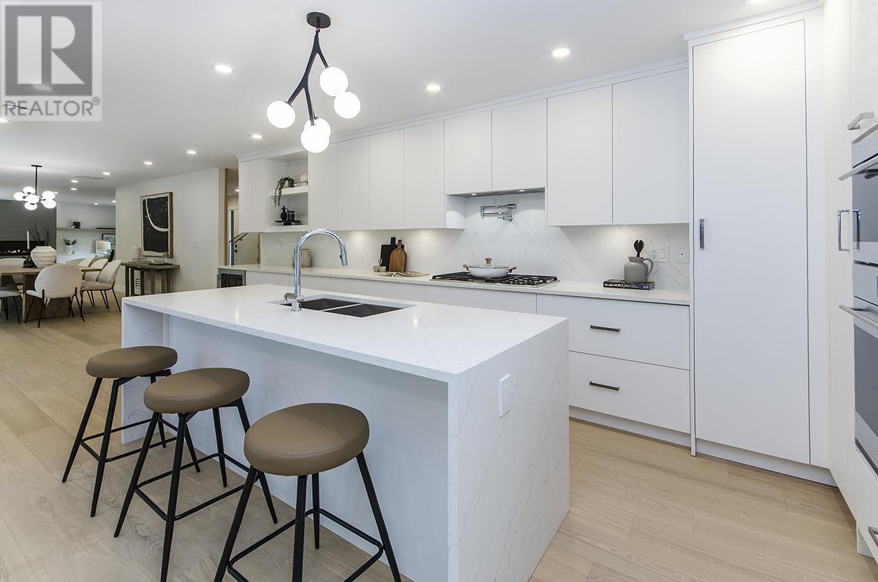Photo 13 of 4002 Bayridge Avenue, West Vancouver BC