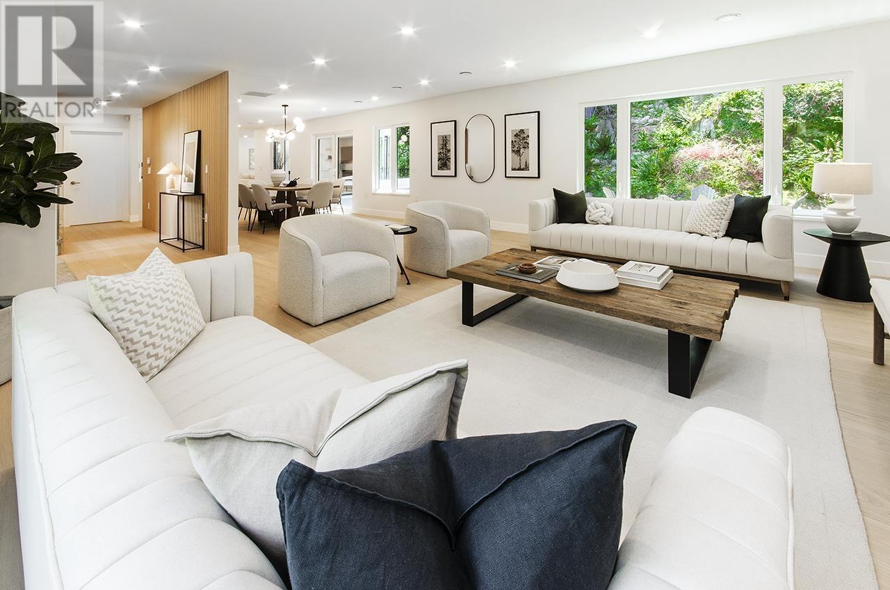 Photo 6 of 4002 Bayridge Avenue, West Vancouver BC