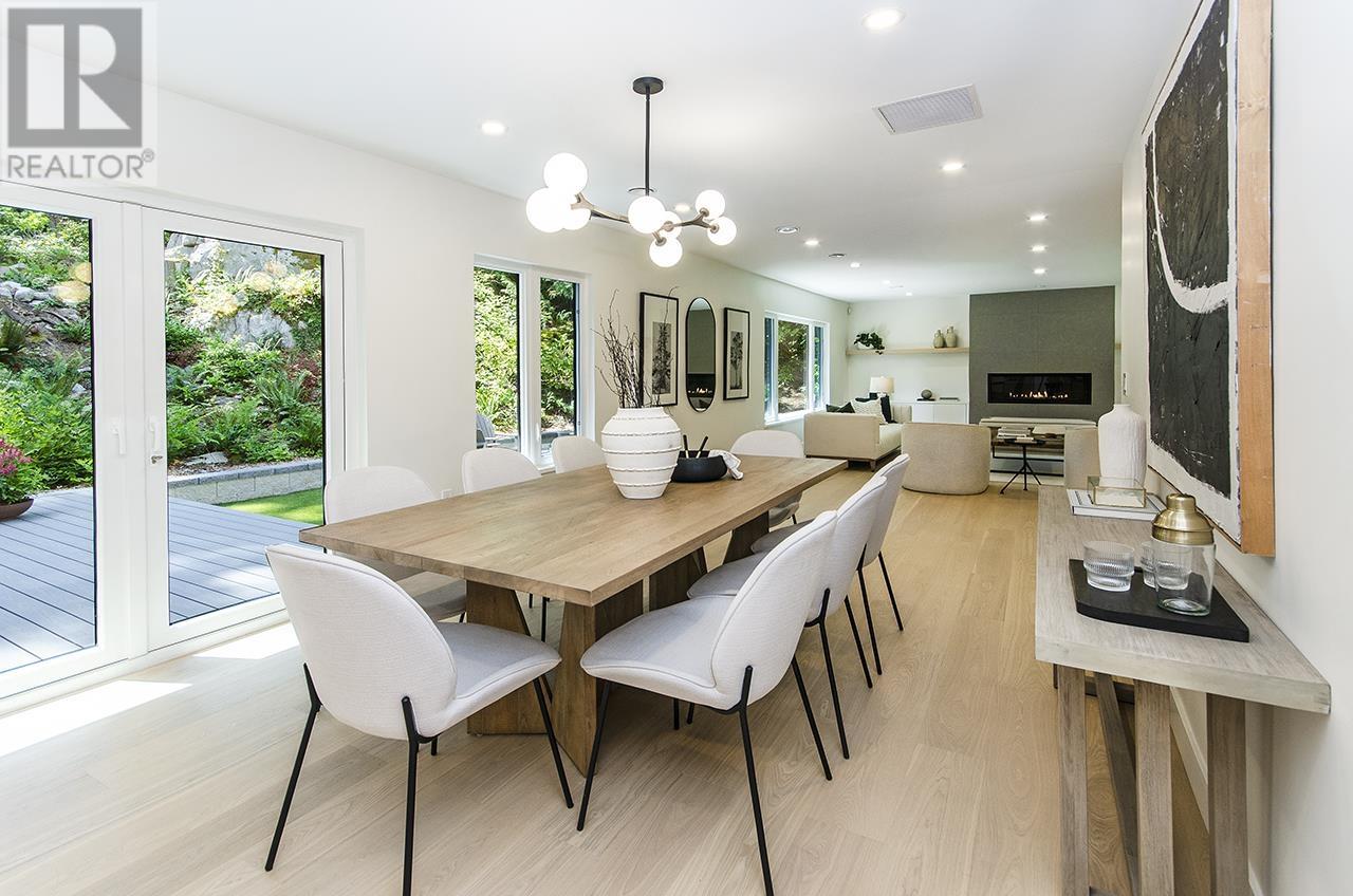 Photo 11 of 4002 Bayridge Avenue, West Vancouver BC