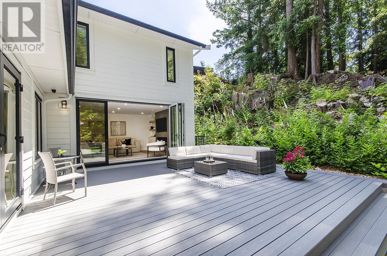 Photo 24 of 4002 Bayridge Avenue, West Vancouver BC
