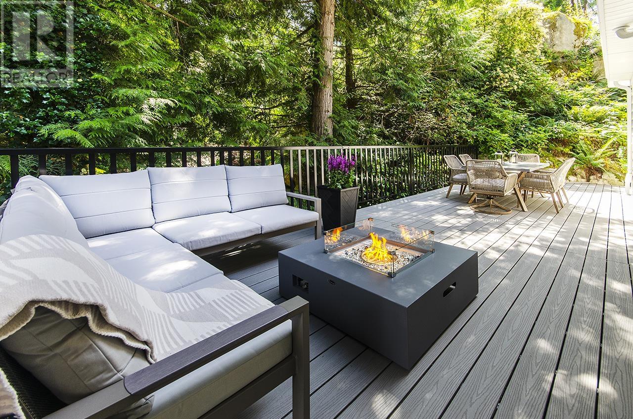 Photo 28 of 4002 Bayridge Avenue, West Vancouver BC