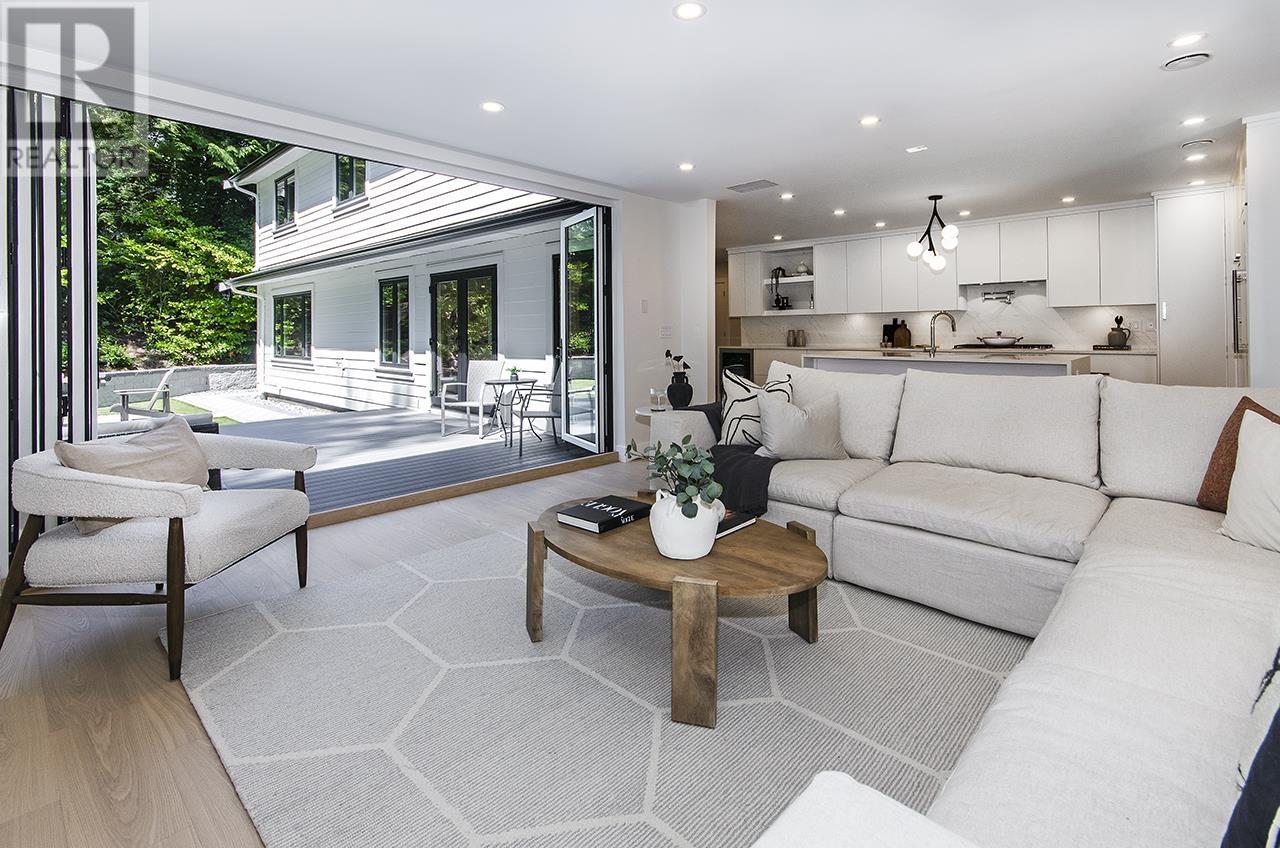 Photo 20 of 4002 Bayridge Avenue, West Vancouver BC