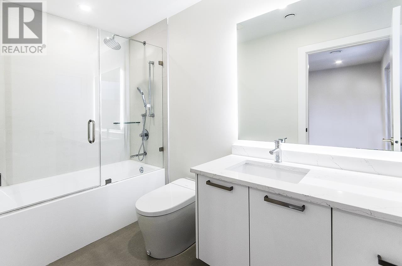 Photo 37 of 4002 Bayridge Avenue, West Vancouver BC