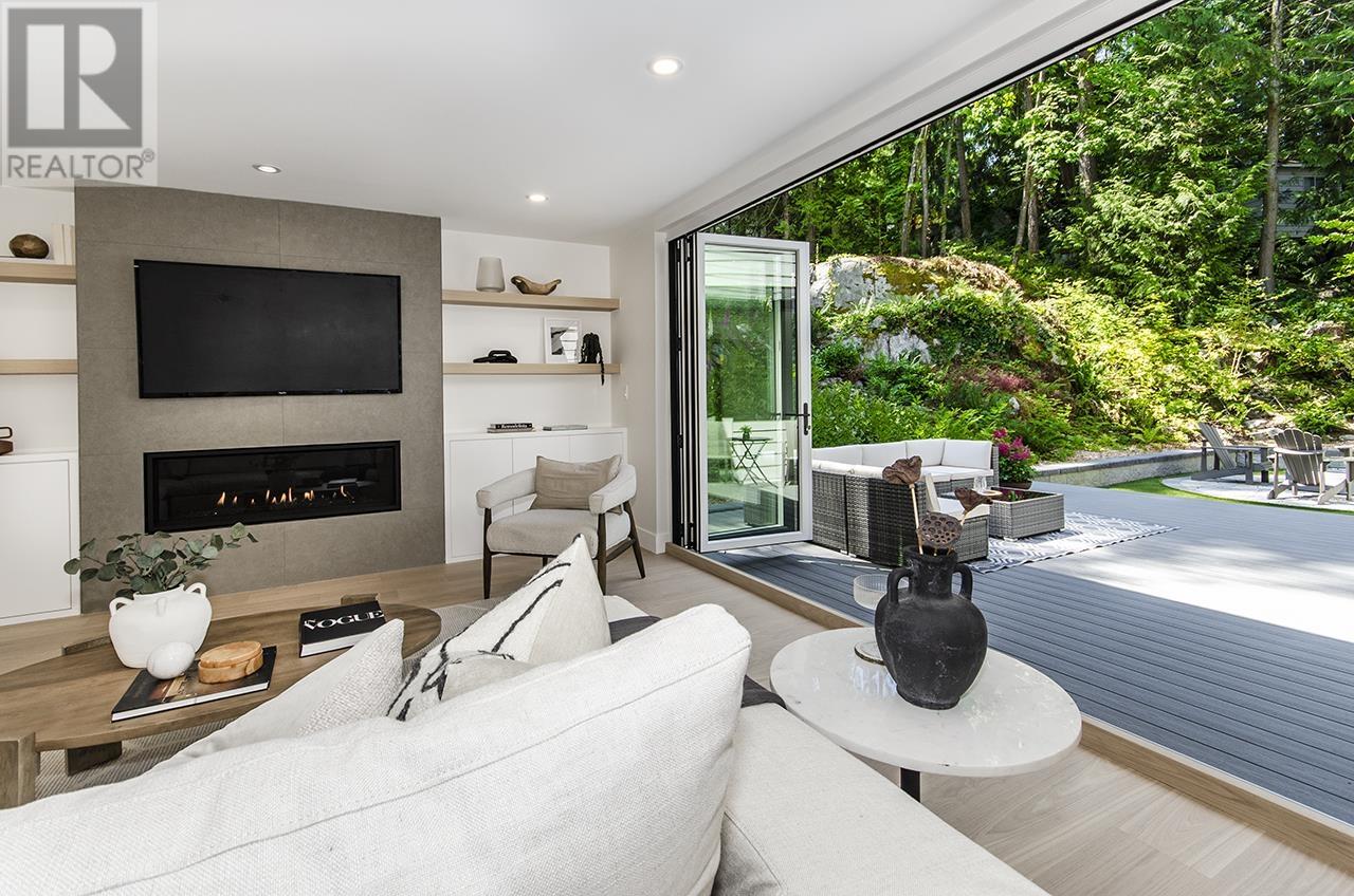 Photo 21 of 4002 Bayridge Avenue, West Vancouver BC