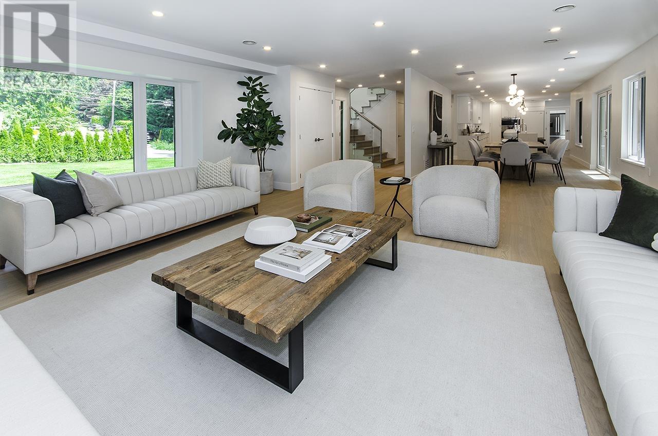 Photo 8 of 4002 Bayridge Avenue, West Vancouver BC