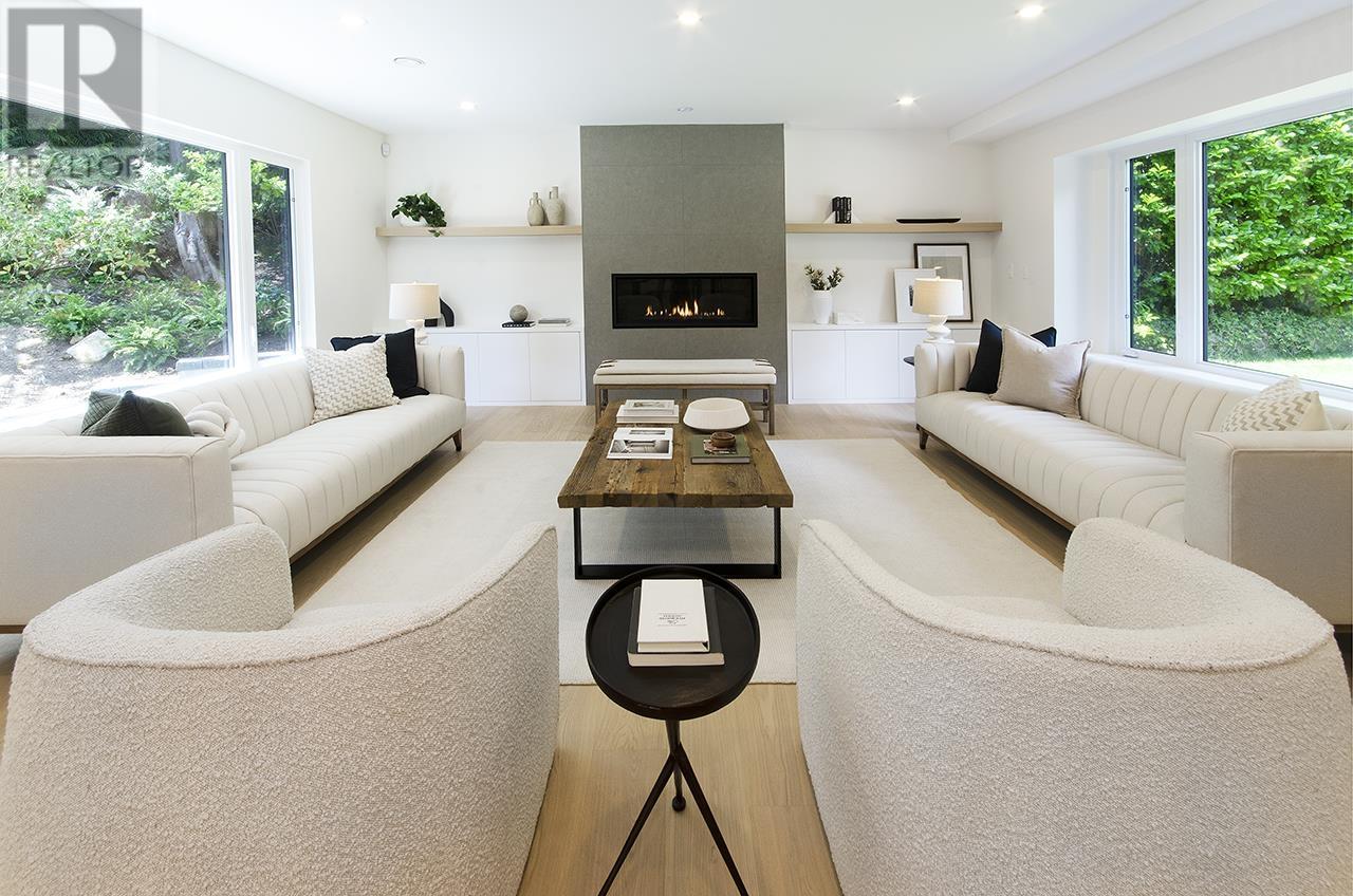Photo 5 of 4002 Bayridge Avenue, West Vancouver BC