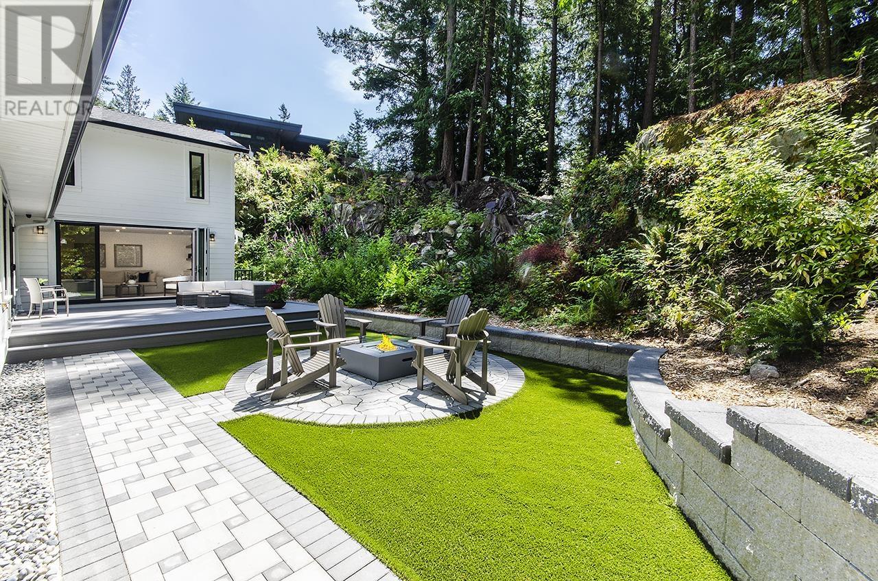 Photo 26 of 4002 Bayridge Avenue, West Vancouver BC