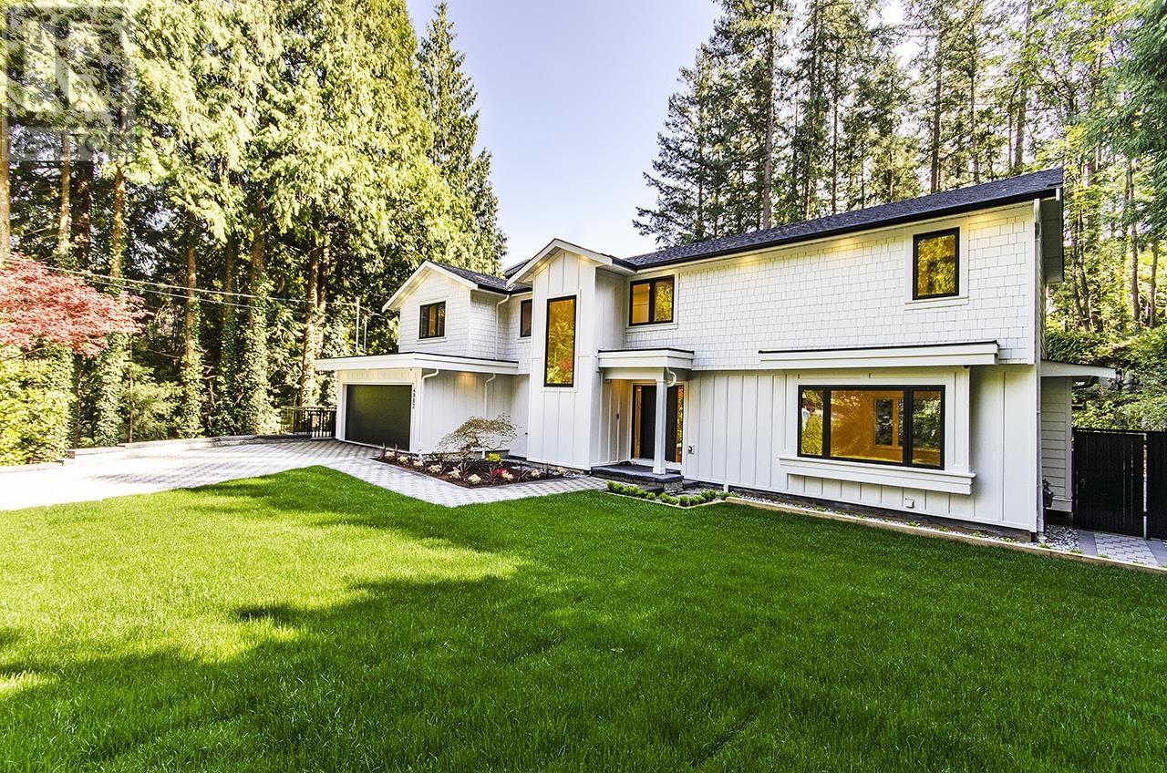 Photo 39 of 4002 Bayridge Avenue, West Vancouver BC