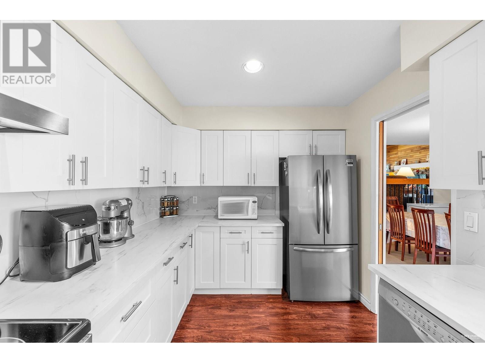 Photo 9 of 7331 Lismer Avenue, Richmond BC