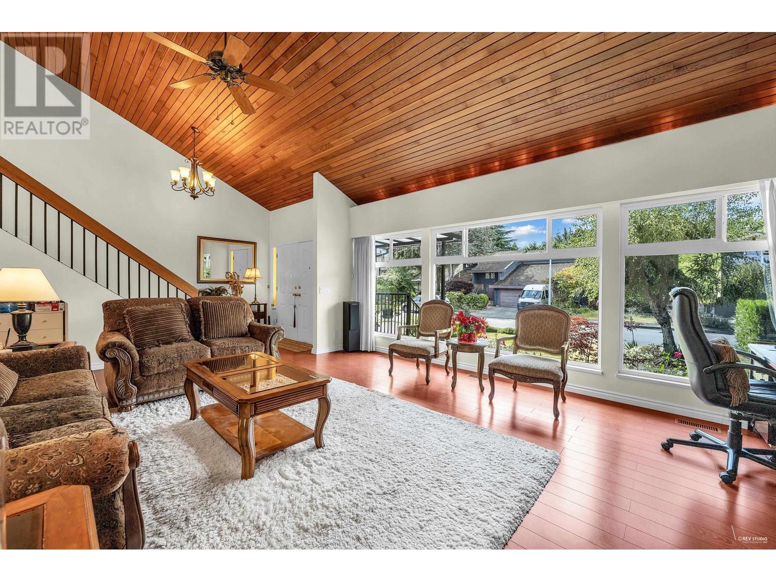 Photo 3 of 7331 Lismer Avenue, Richmond BC