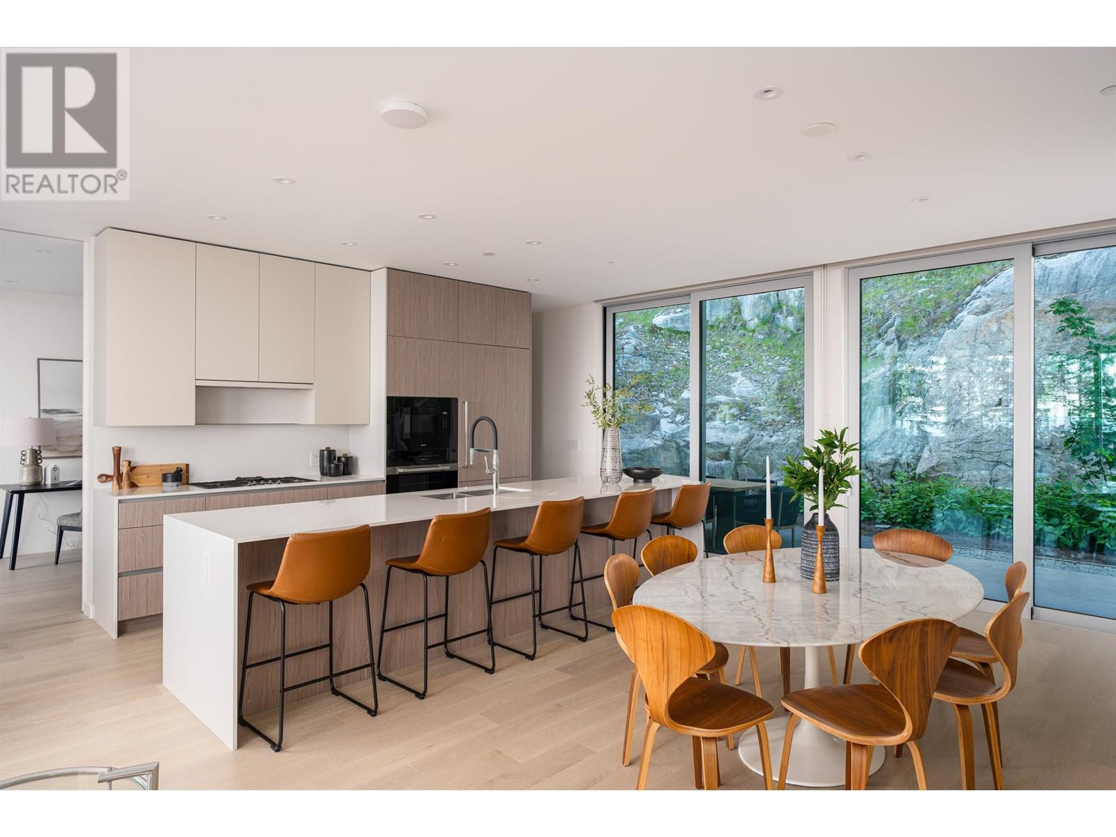 Photo 10 of 3317 Chippendale Road, West Vancouver BC