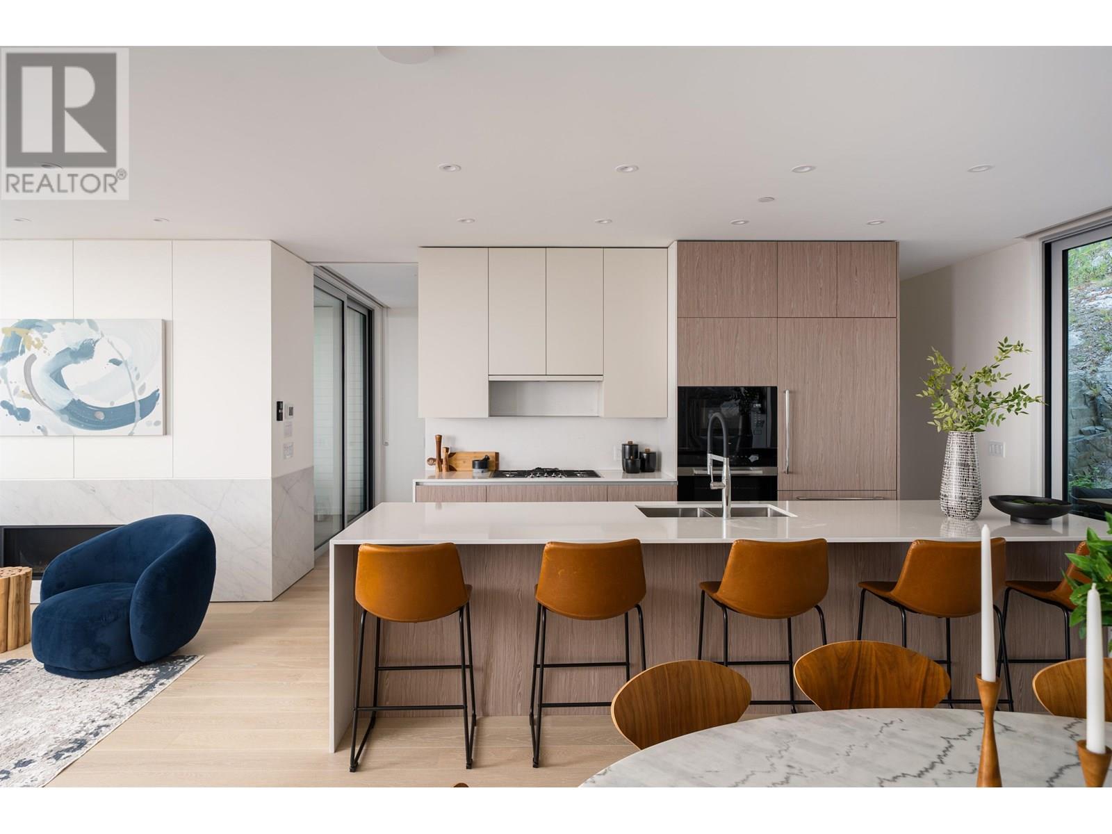 Photo 11 of 3317 Chippendale Road, West Vancouver BC