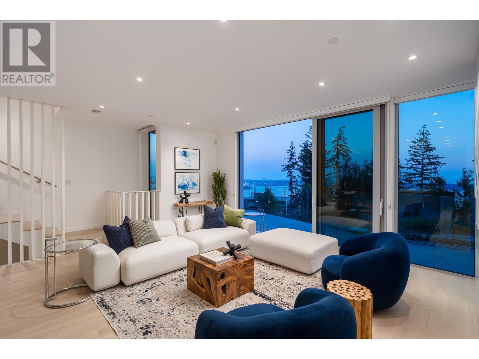 Photo 33 of 3317 Chippendale Road, West Vancouver BC