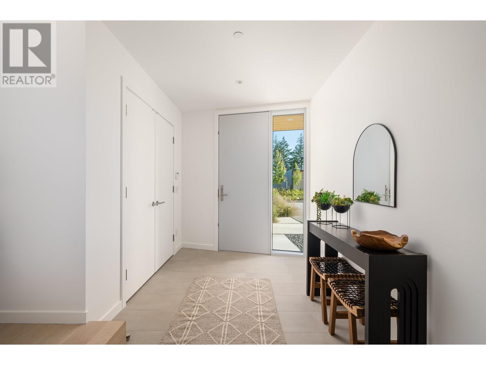 Photo 27 of 3317 Chippendale Road, West Vancouver BC