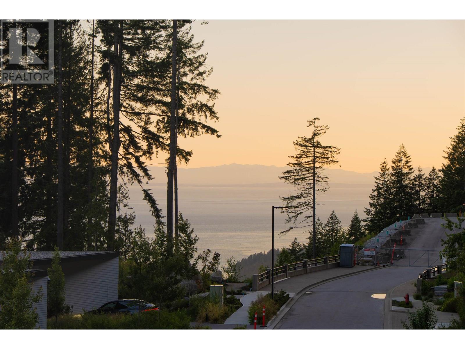 Photo 31 of 3317 Chippendale Road, West Vancouver BC