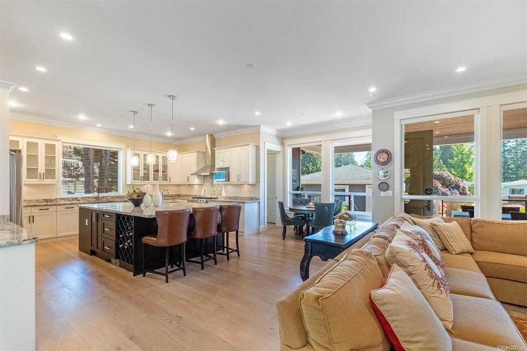 Photo 12 of 13632 Blackburn Avenue, White Rock BC