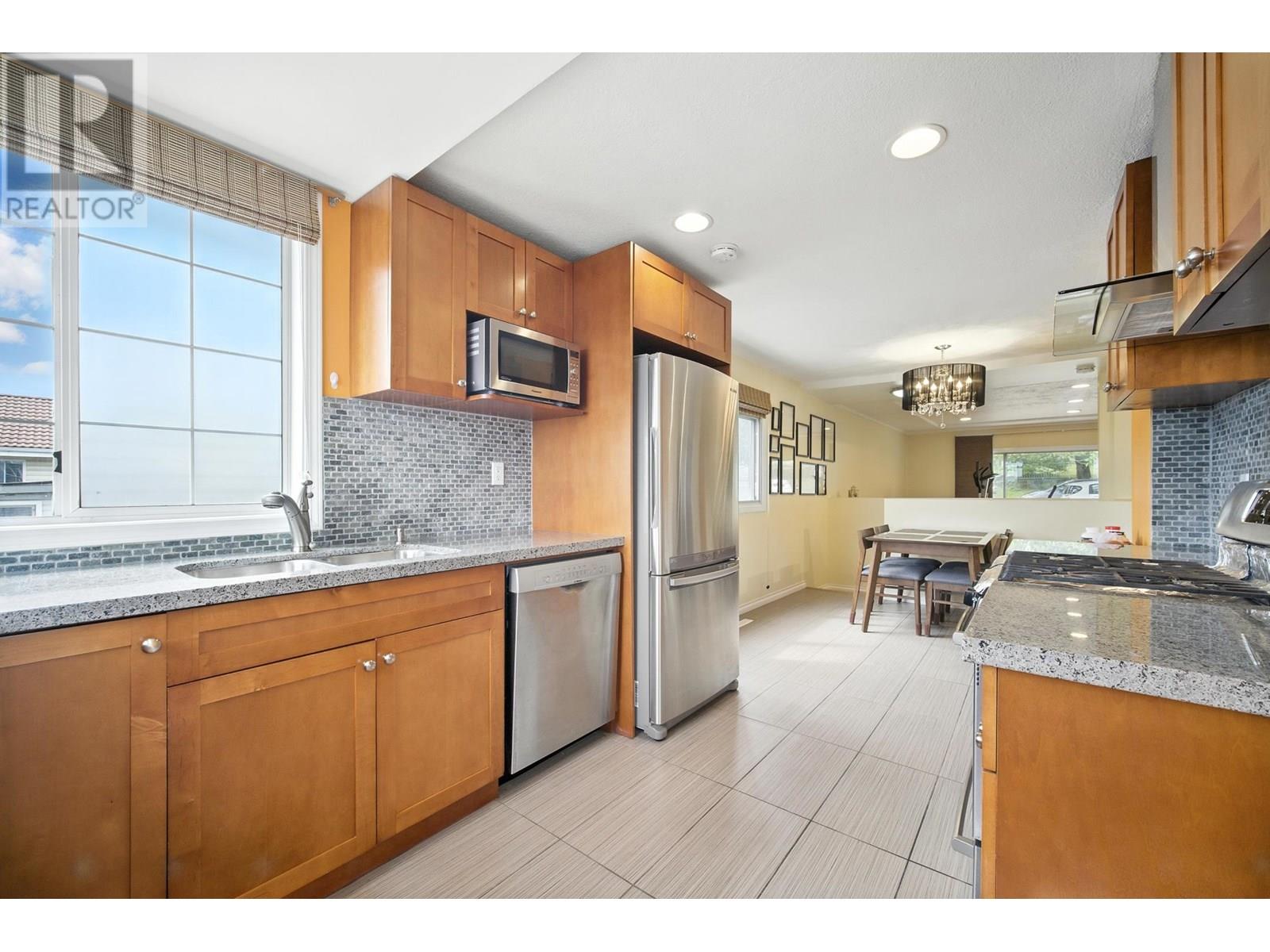 Photo 15 of 966 E 64th Avenue, Vancouver BC