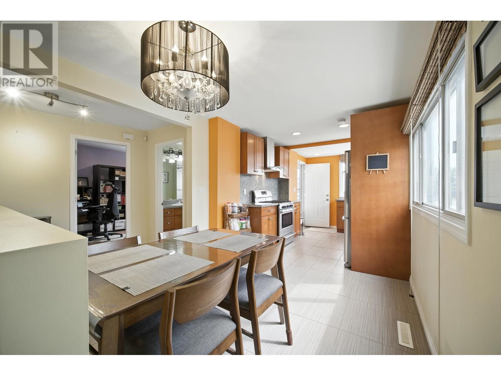 Photo 11 of 966 E 64th Avenue, Vancouver BC