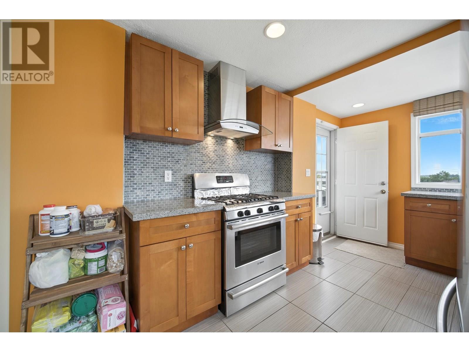 Photo 12 of 966 E 64th Avenue, Vancouver BC