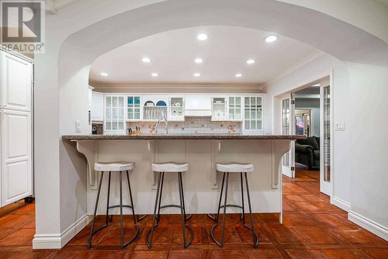 Photo 12 of 4480 Ross Crescent, West Vancouver BC