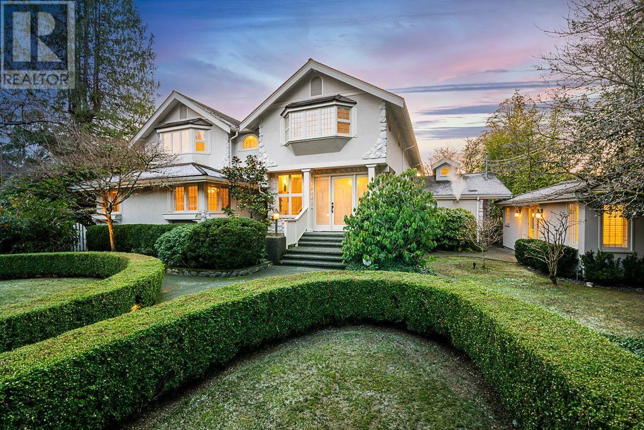 Photo 2 of 4480 Ross Crescent, West Vancouver BC