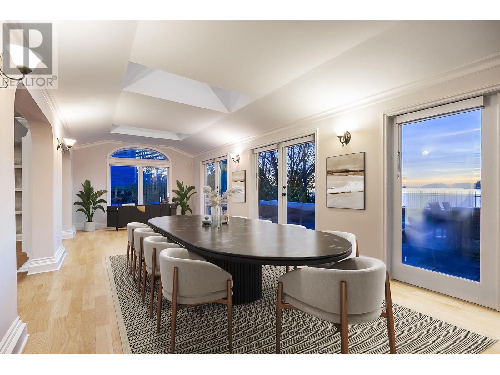 Photo 9 of 4480 Ross Crescent, West Vancouver BC