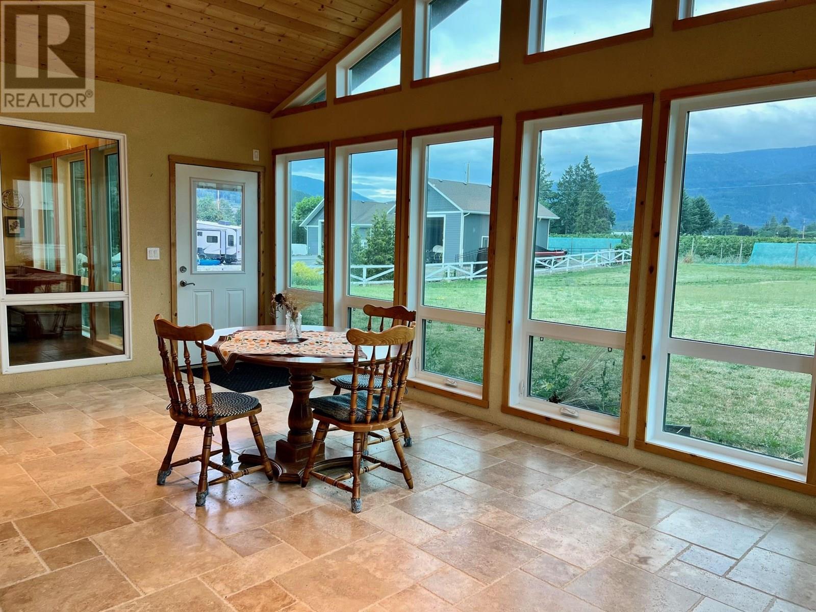 Photo 16 of 802 25th Avenue S, Creston BC
