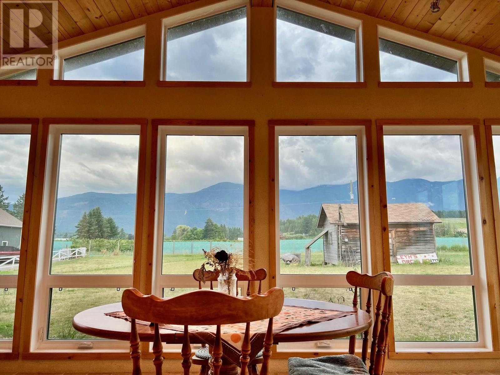 Photo 31 of 802 25th Avenue S, Creston BC