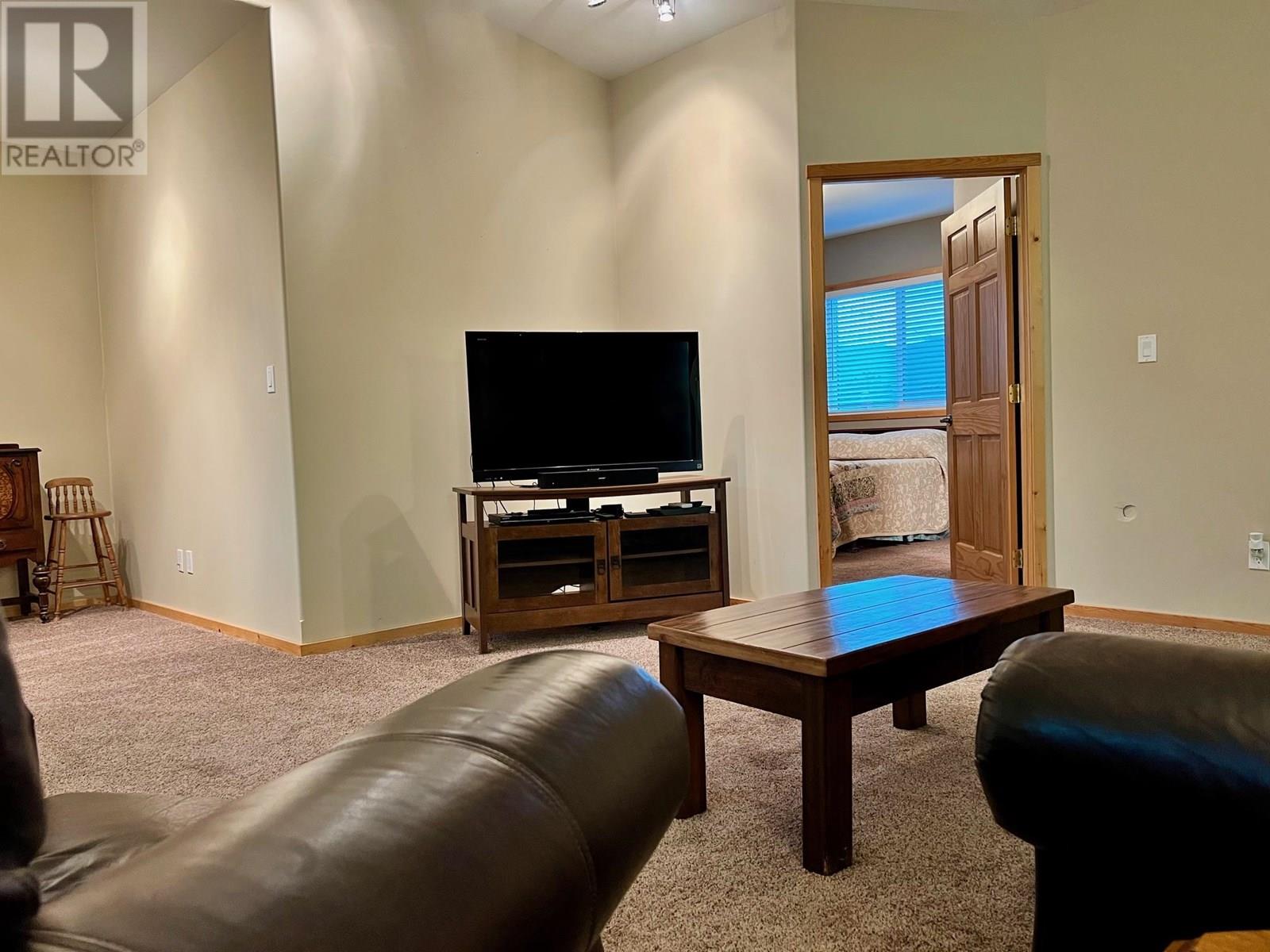 Photo 9 of 802 25th Avenue S, Creston BC