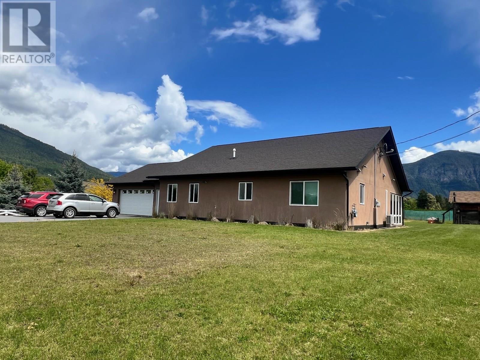Photo 35 of 802 25th Avenue S, Creston BC
