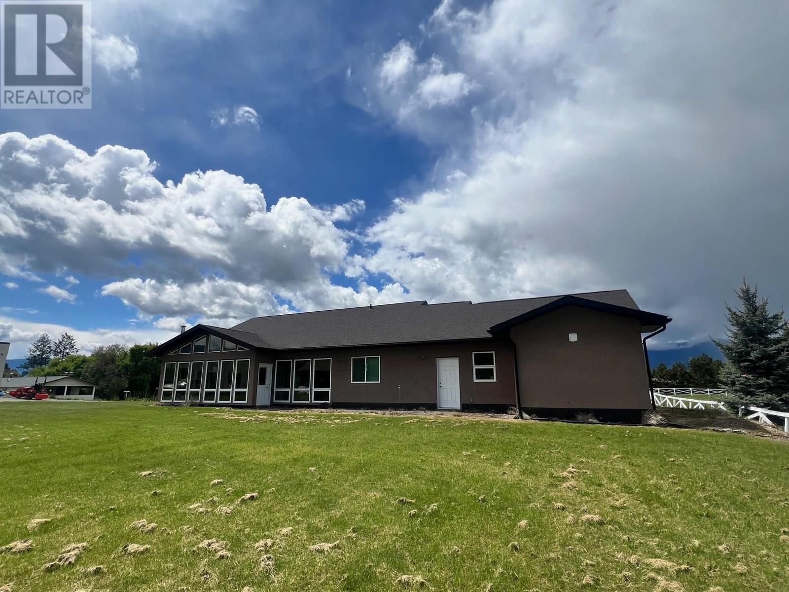 Photo 5 of 802 25th Avenue S, Creston BC