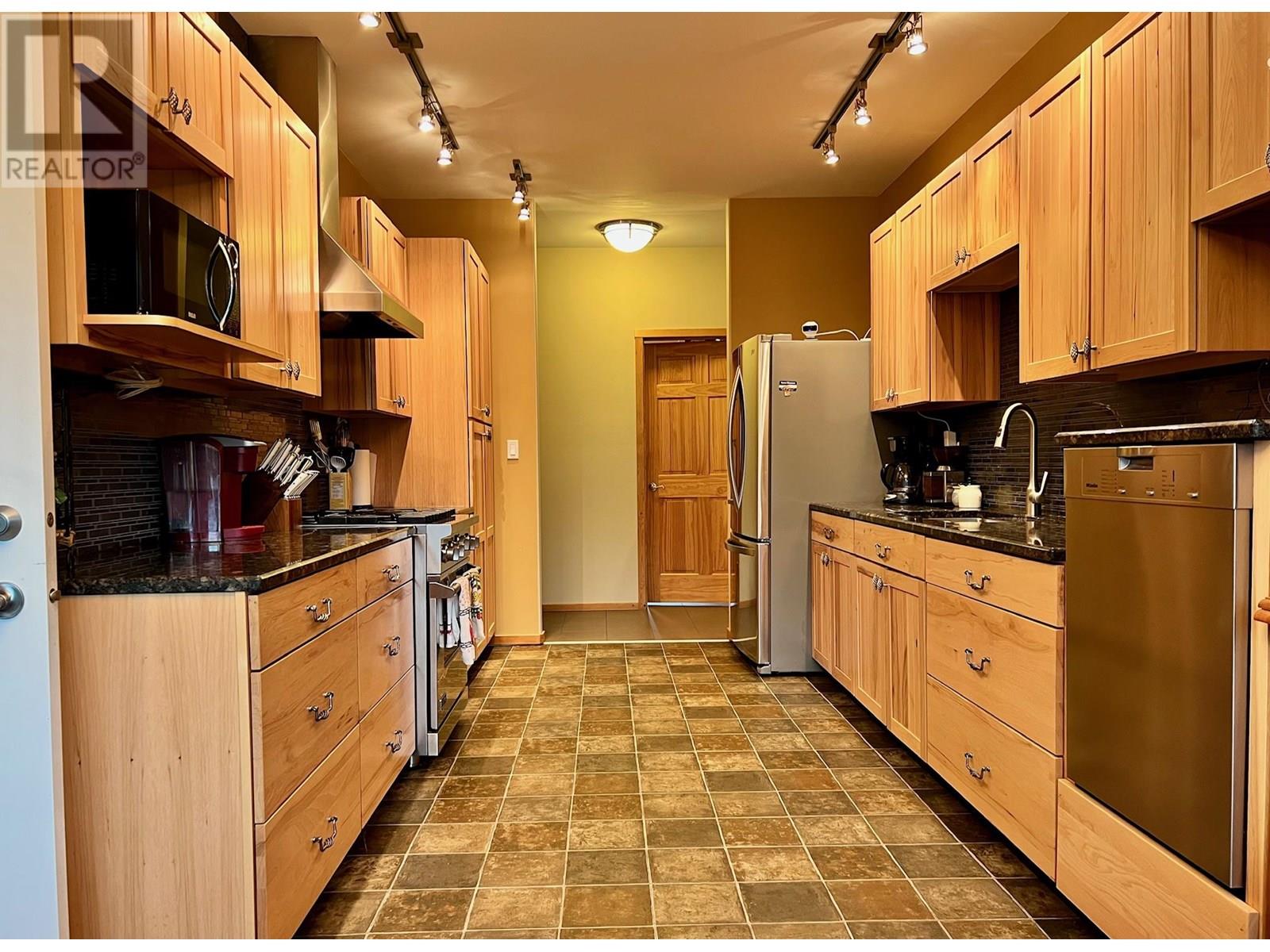 Photo 7 of 802 25th Avenue S, Creston BC