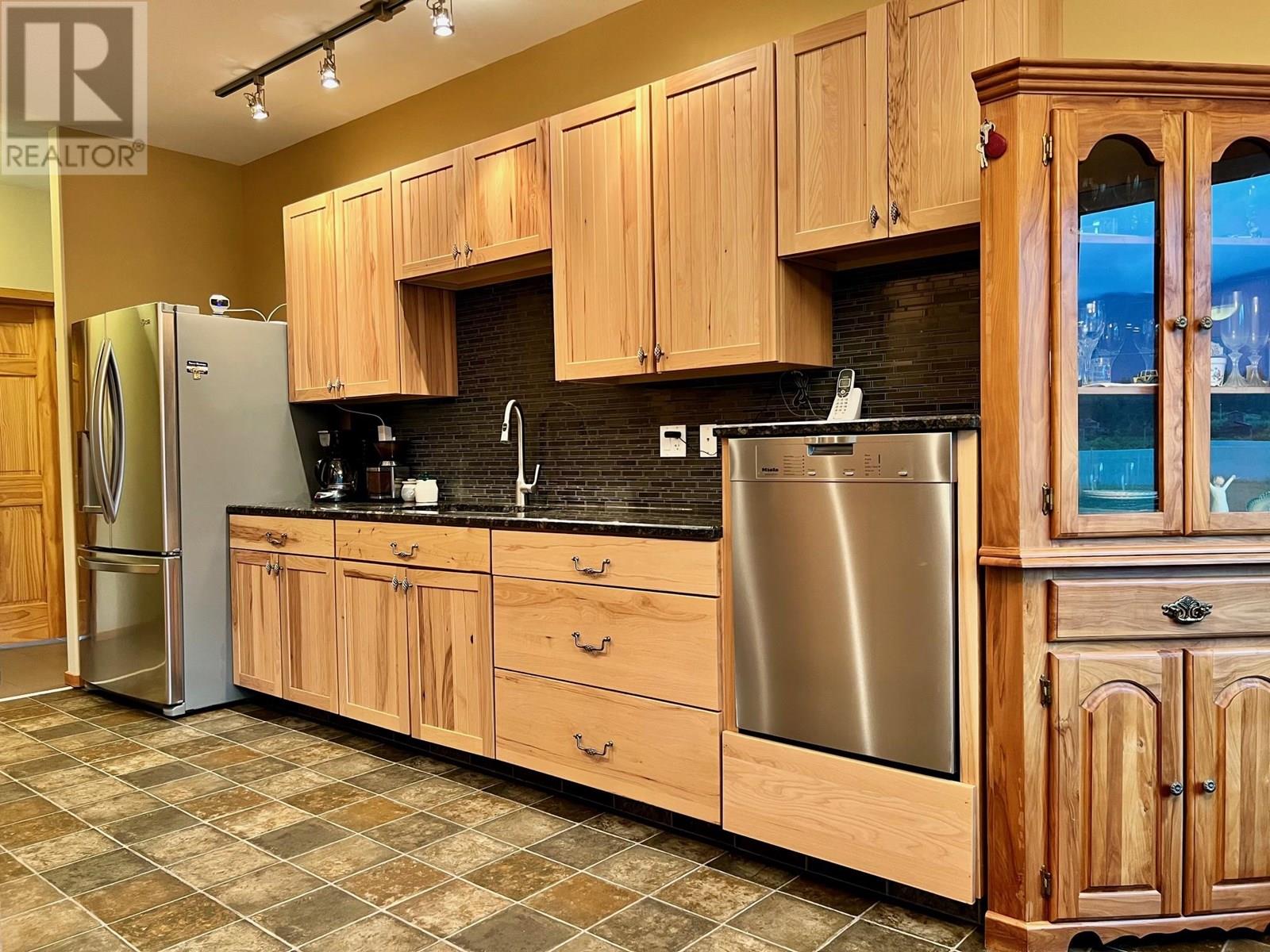 Photo 23 of 802 25th Avenue S, Creston BC