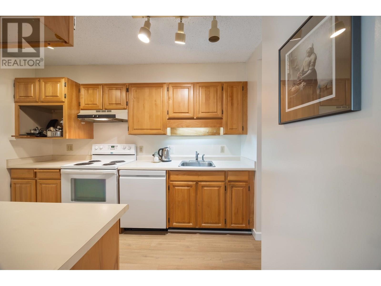 Photo 15 of 406 4165 Maywood Street, Burnaby BC