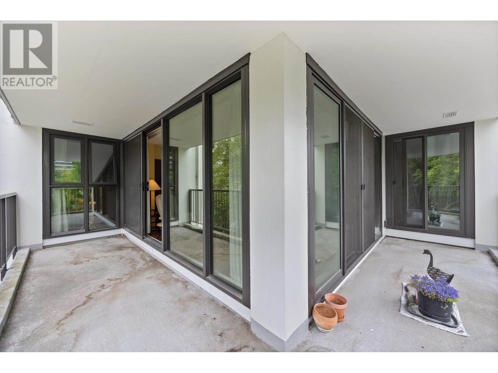 Photo 1 of 406 4165 Maywood Street, Burnaby BC