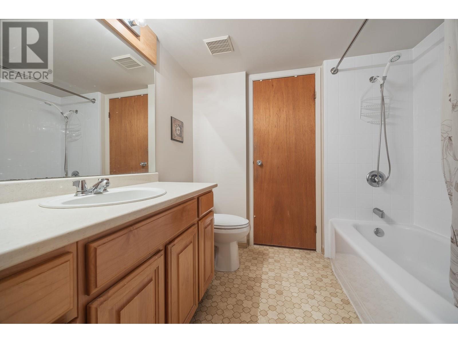 Photo 4 of 406 4165 Maywood Street, Burnaby BC