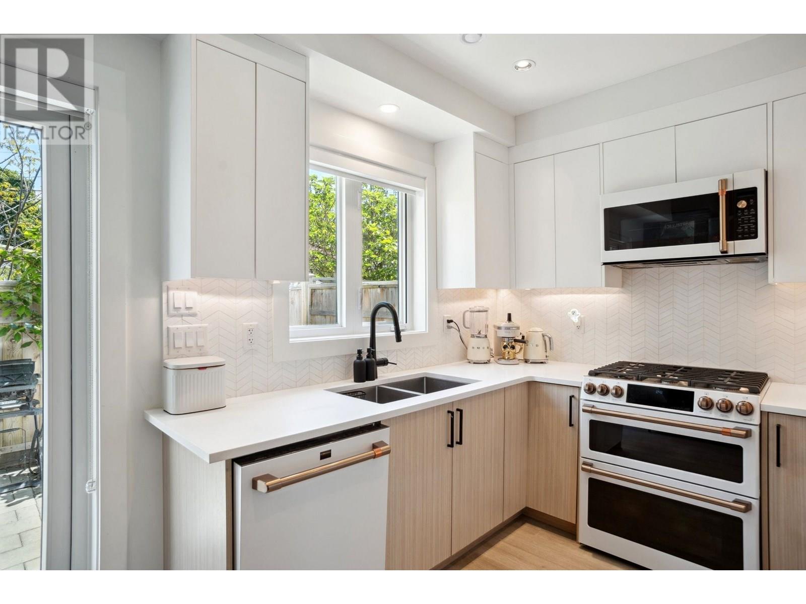Photo 5 of 5018 Nanaimo Street, Vancouver BC