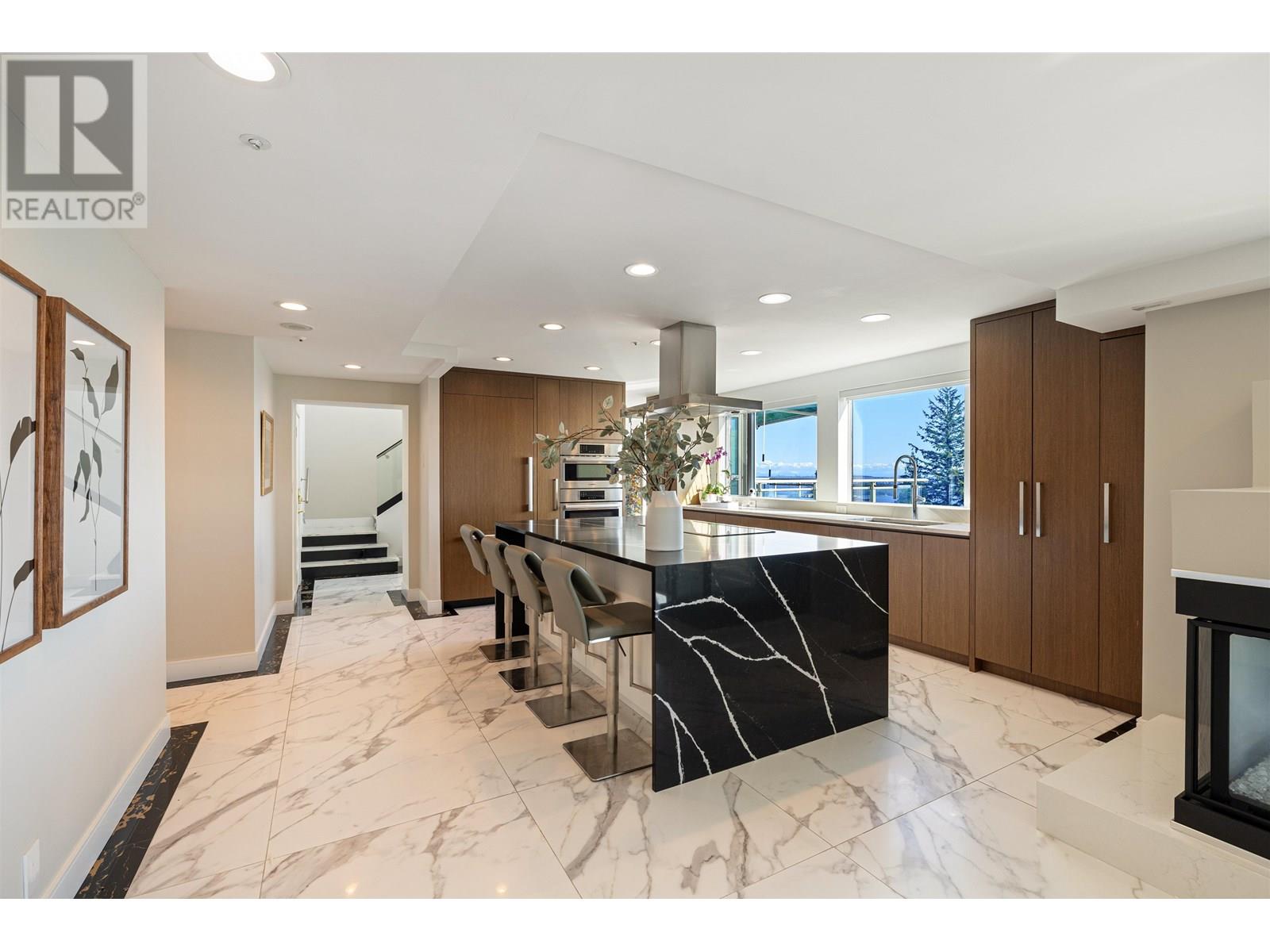 701 3105 DEER RIDGE DRIVE, West Vancouver