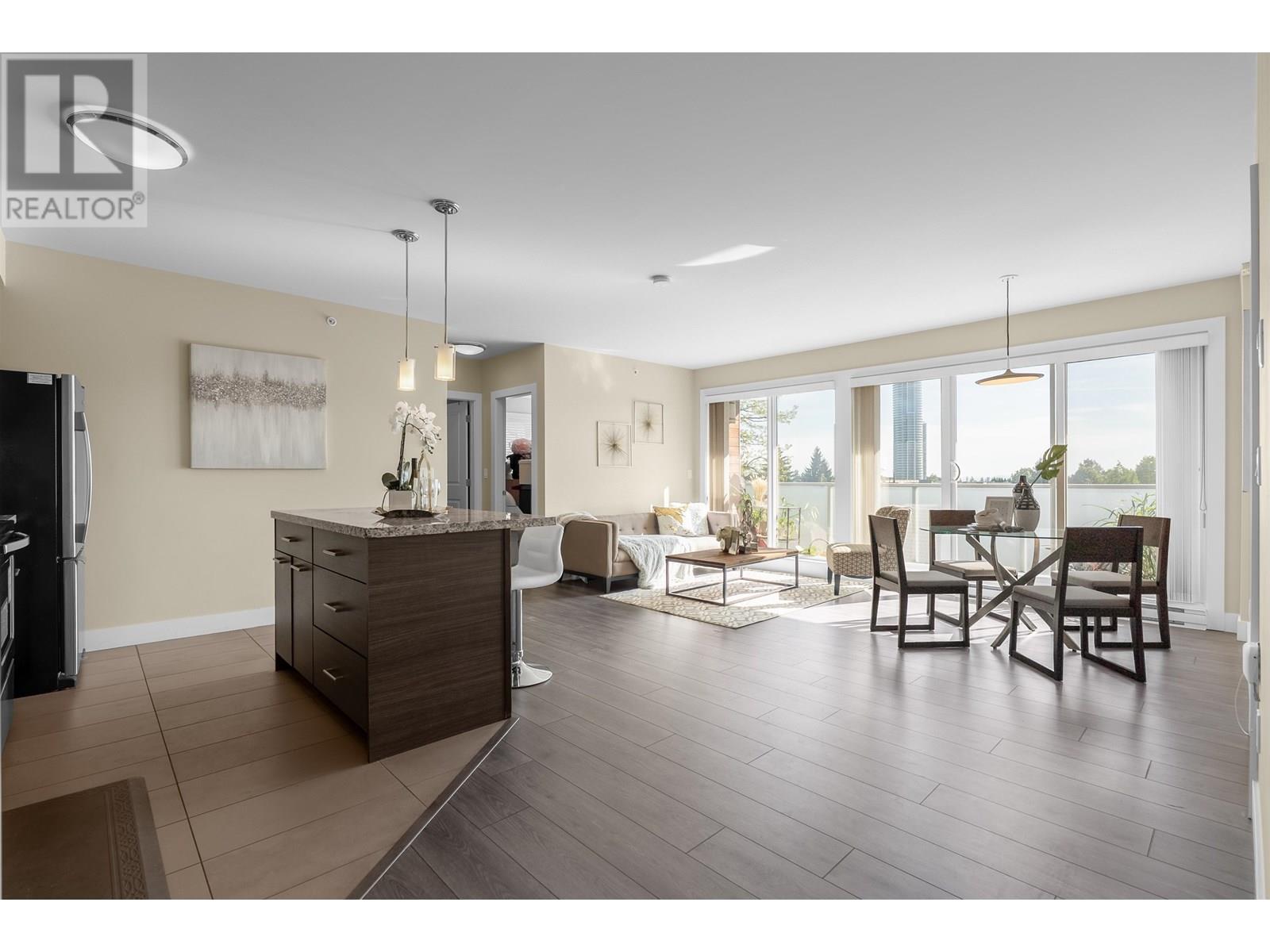 Photo 10 of 302 7377 14th Avenue, Burnaby BC