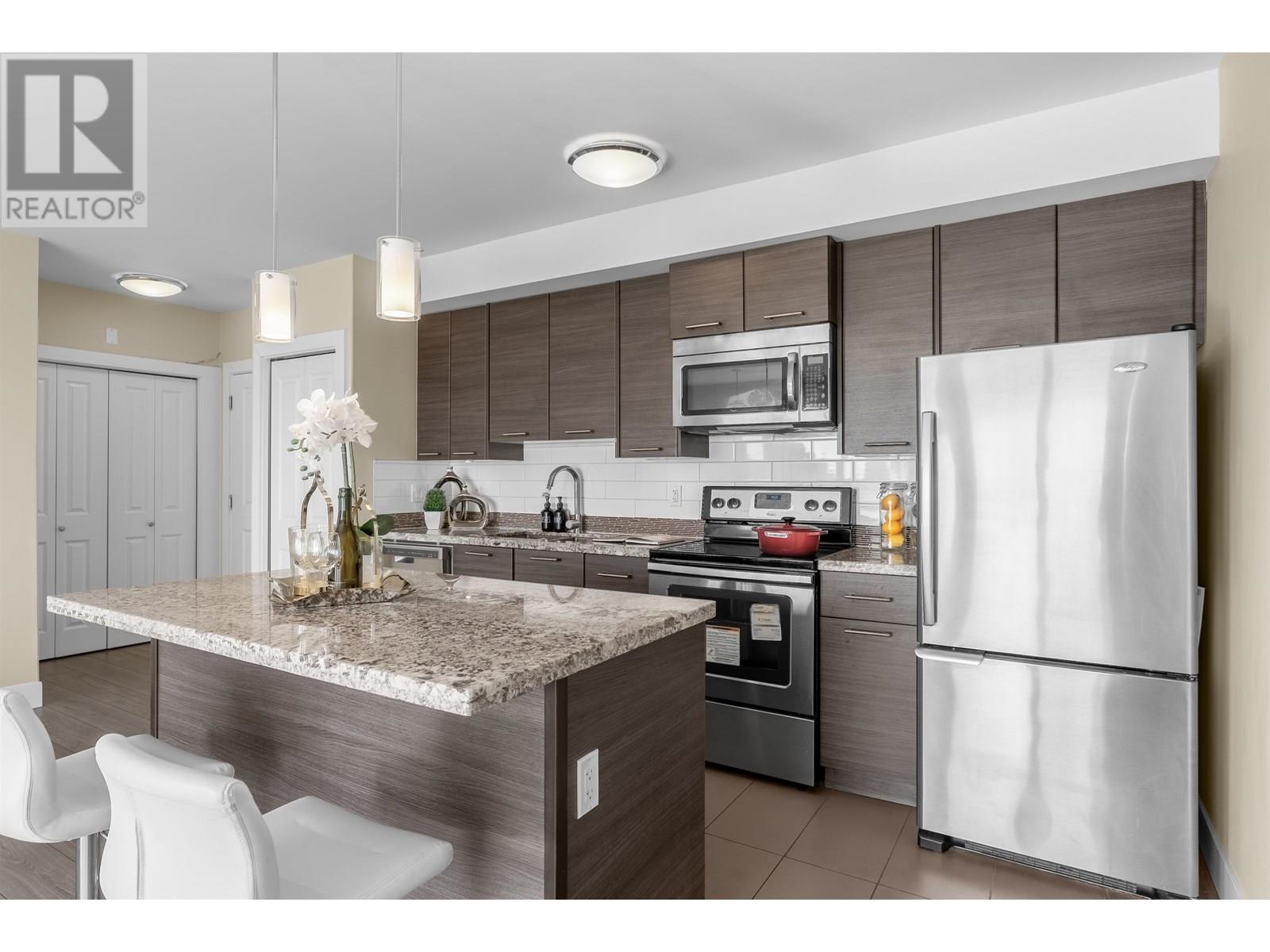Photo 13 of 302 7377 14th Avenue, Burnaby BC