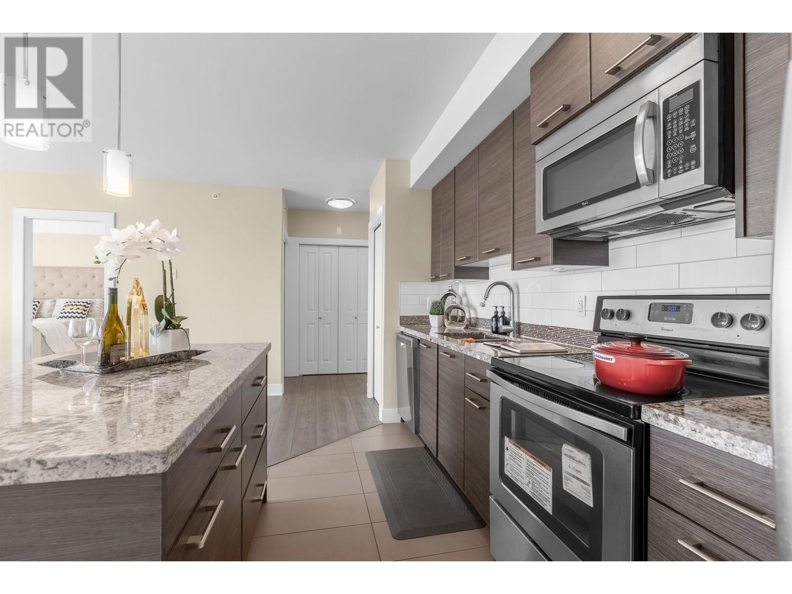 Photo 14 of 302 7377 14th Avenue, Burnaby BC