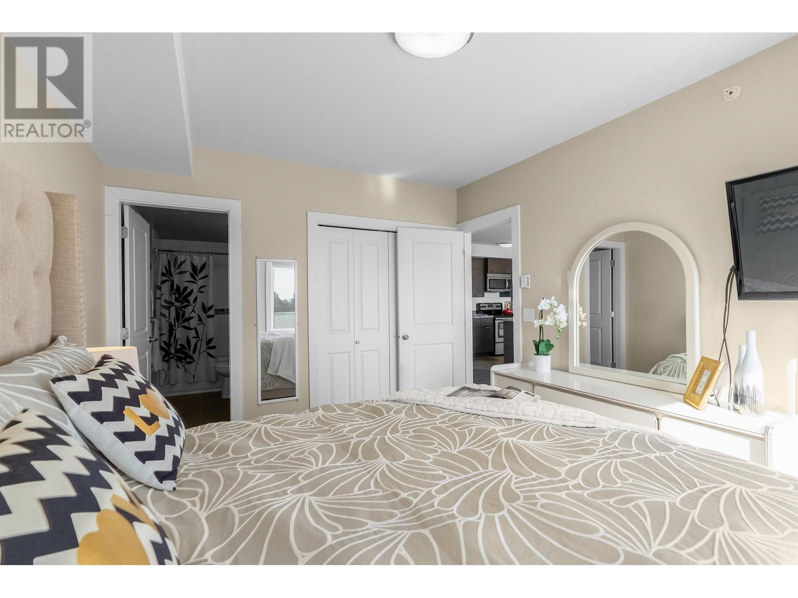 Photo 16 of 302 7377 14th Avenue, Burnaby BC