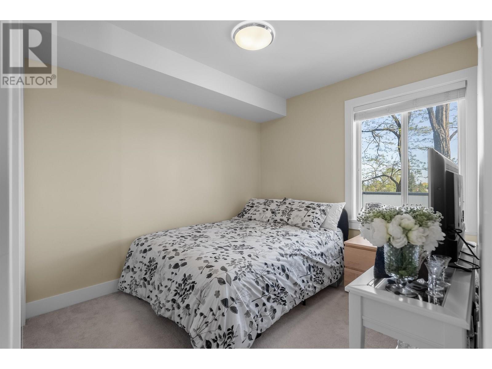 Photo 17 of 302 7377 14th Avenue, Burnaby BC
