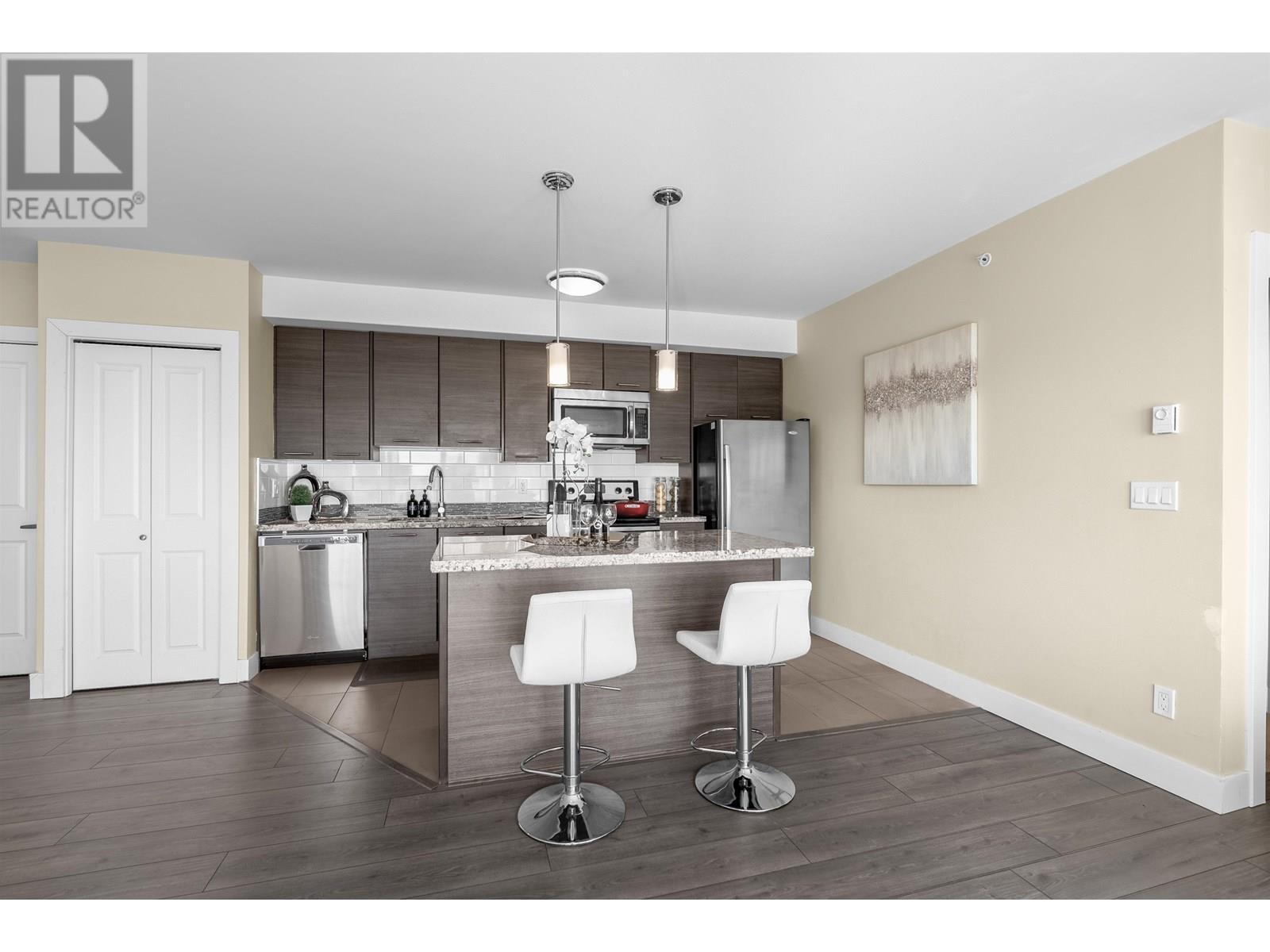 Photo 5 of 302 7377 14th Avenue, Burnaby BC