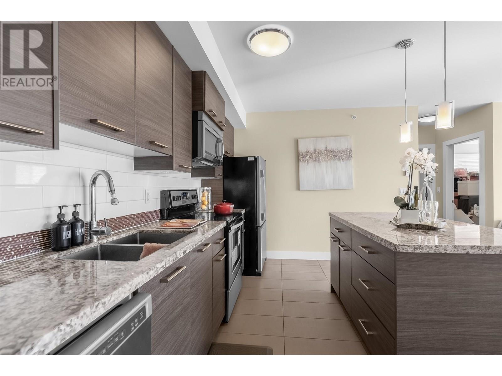 Photo 7 of 302 7377 14th Avenue, Burnaby BC
