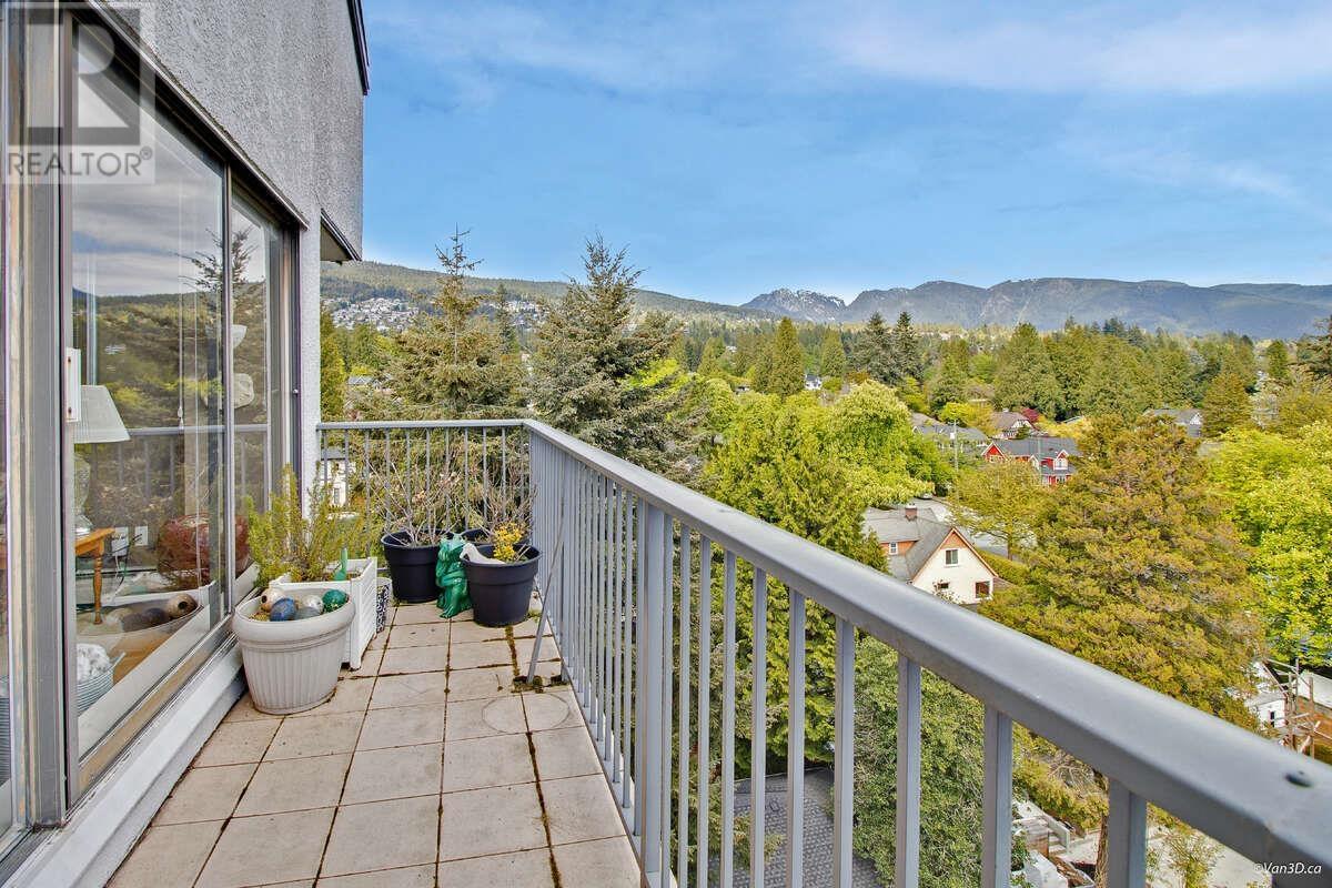 903 1745 ESQUIMALT AVENUE, West Vancouver