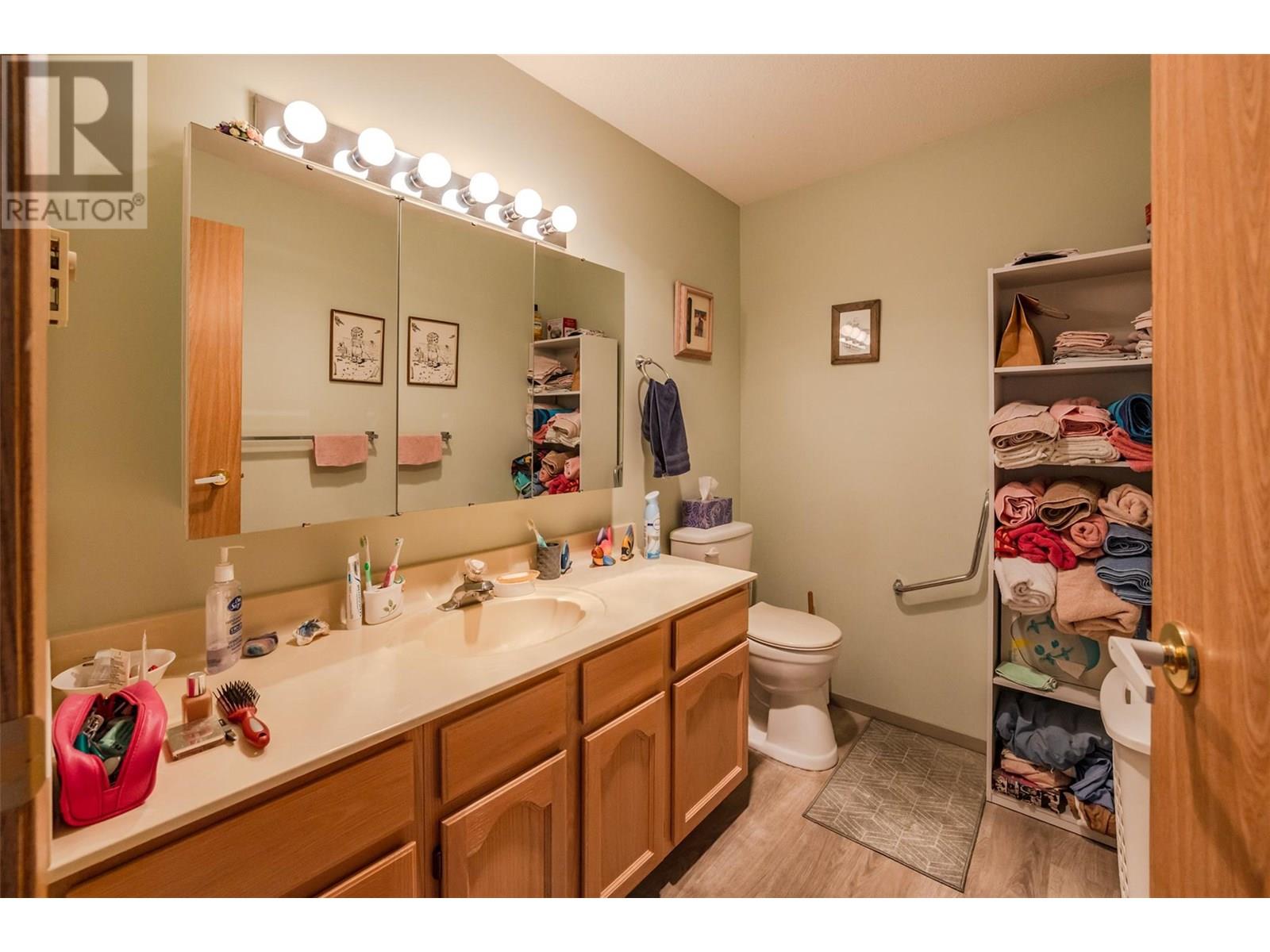 406 195 Warren Avenue West, Penticton