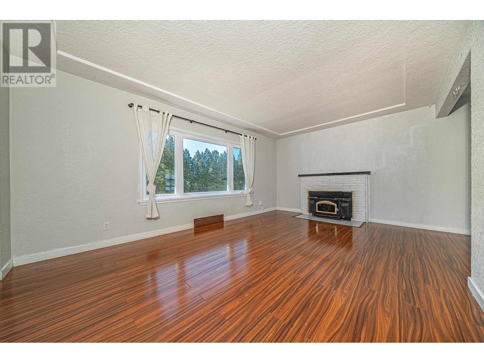Photo 12 of 432 W 25th Street, North Vancouver BC